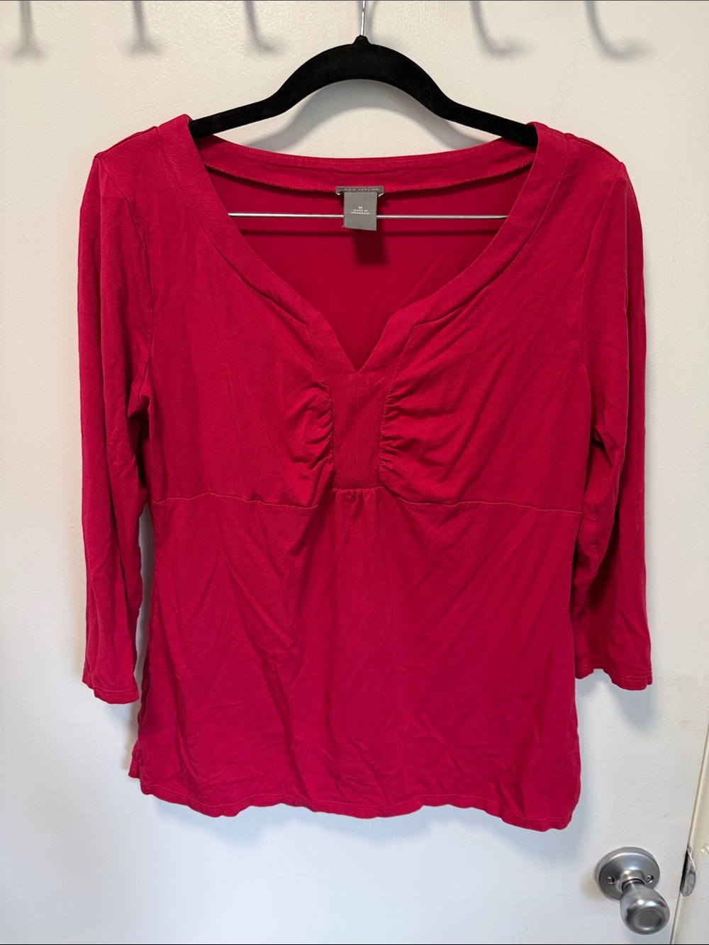 Ann Taylor Women’s Fitted V-Neck 3/4 Sleeve Top - Raspberry